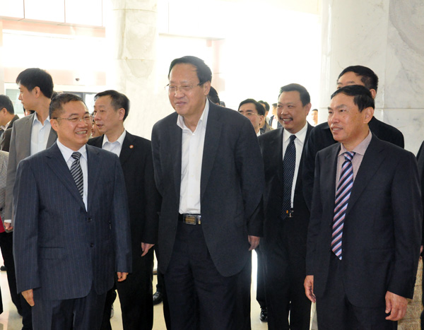 9.全国人大常委副委员长张宝文调研凯发k8一触即发大学生就业创业情况.JPG