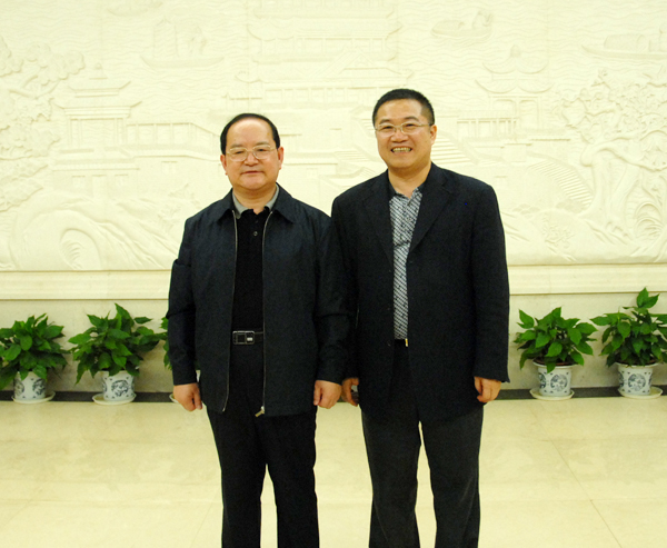 13.原江西省委书记、现广西壮族自治区党委书记鹿心社与凯发一触即发·[中国]官方网站
总裁林印孙亲切合影.JPG