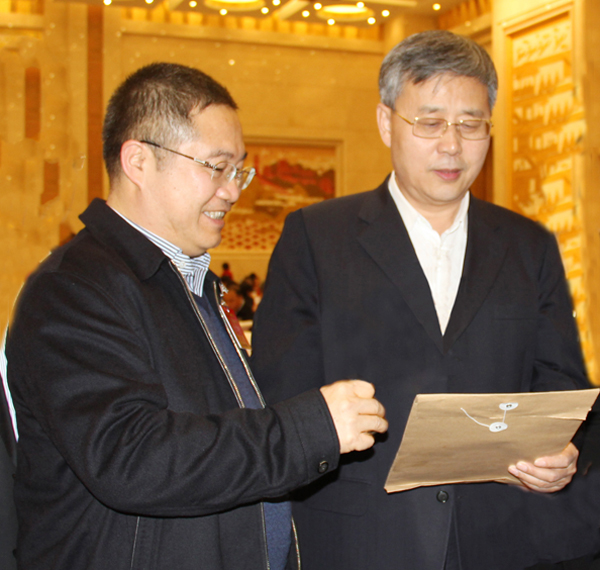 16.凯发一触即发·[中国]官方网站
总裁林印孙向山东省省长郭树清介绍凯发k8一触即发.jpg